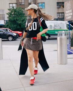 rihanna-scores-fashion-touchdown-at-yankee-stadium-3.jpg