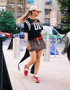 rihanna-scores-fashion-touchdown-at-yankee-stadium-4.jpg