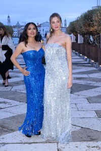 salma-hayek-and-mathilde-pinault-at-the-fondazione-cini-dinner-gala-in-venice-04-17-2024-15.jpg