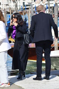 salma-hayek-and-zoe-saldana-out-in-venice-04-18-2024-0.jpg