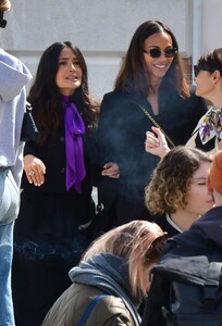 salma-hayek-and-zoe-saldana-out-in-venice-04-18-2024-8.jpg