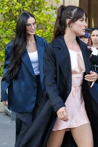 scout-willis-and-demi-moore-out-in-paris-06-21-2024-4.jpg