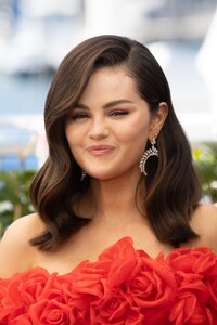 selena-gomez-at-emilia-perez-photocall-at-cannes-film-festival-05-19-2024-13.jpg