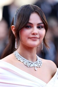 selena-gomez-at-emilia-perez-red-carpet-at-cannes-film-festival-05-18-2024-11.jpg