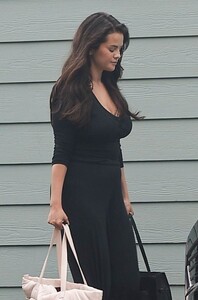 selena-gomez-exits-her-rental-beach-home-in-malibu-07-13-2024-3.jpg