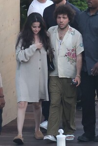 selena-gomez-leaving-nobu-in-malibu-06-15-2024-5.jpg