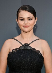 selena-gomez-slays-in-sparkly-lbd-at-only-murders-premiere-2.jpg