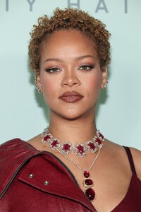 shutterstock_editorial_RihannaFenty_14532908CO.jpg