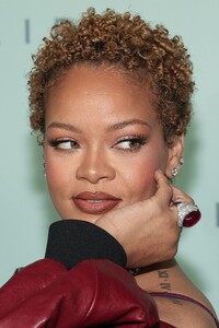 shutterstock_editorial_RihannaFenty_14532908DA.jpg