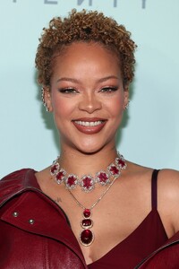 shutterstock_editorial_RihannaFenty_14532908EB.jpg