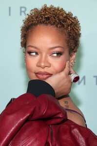 shutterstock_editorial_RihannaFenty_14532908EK.jpg