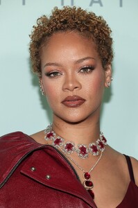 shutterstock_editorial_RihannaFenty_14532908cr.jpg