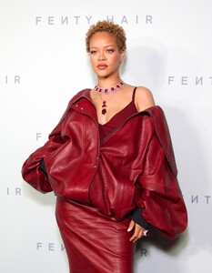 shutterstock_editorial_RihannaFenty_14533619N.jpg