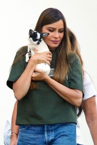 sofia-vergara-leaves-the-agt-studio-in-pasadena-08-22-2024-2.jpg