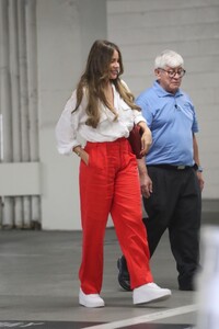 sofia-vergara-out-for-lunch-in-beverly-hills-08-26-2024-1.jpg