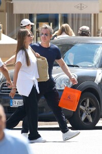 sofia-vergara-shops-in-monaco-07-30-2024-6.jpg