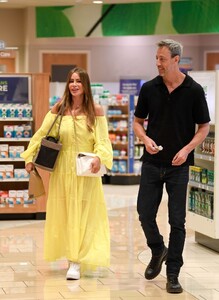 sofia-vergara-stuns-in-summery-yellow-dress-for-date-night-at-yu-mi-sushi-in-beverly-hills-2.jpg