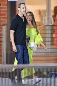 sofia-vergara-stuns-in-summery-yellow-dress-for-date-night-at-yu-mi-sushi-in-beverly-hills-4.jpg