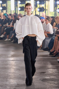 00002-sacai-spring-2024-ready-to-wear-credit-gorunway.thumb.jpg.a31c4a2384bc303990d2d38d401fa089.jpg