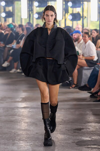 00004-sacai-spring-2024-ready-to-wear-credit-gorunway.thumb.jpg.32ea636c9c8f874c964dd6145a0952e5.jpg