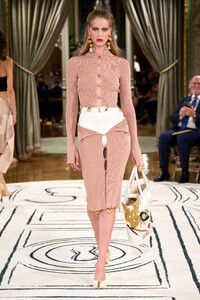 00009-schiaparelli-spring-2024-ready-to-wear-credit-gorunway.thumb.jpg.b745bc8e0e0b81b834205830842d0d5b.jpg
