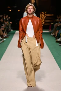 00011-victoria-beckham-spring-2025-ready-to-wear-credit-gorunway.thumb.webp.37444ddfe4d1b1b40c5c73baea4cf625.webp