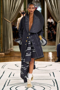 00016-schiaparelli-spring-2024-ready-to-wear-credit-gorunway.thumb.jpg.8558c90a09b5aa218b37e0db7bd916fb.jpg