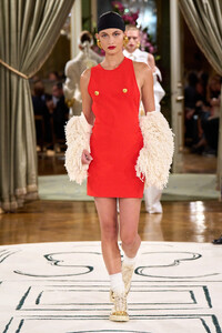 00022-schiaparelli-spring-2024-ready-to-wear-credit-gorunway.thumb.jpg.b70ca9b79e90ff9a39e64f7dc63f1a5f.jpg