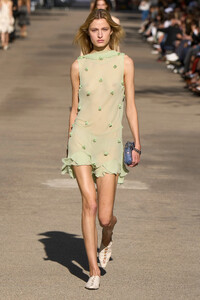 00045-stella-mccartney-spring-2024-ready-to-wear-credit-gorunway.thumb.jpg.422e8ee46d33eb3c92578ce57eeb826a.jpg