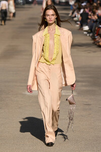 00046-stella-mccartney-spring-2024-ready-to-wear-credit-gorunway.thumb.jpg.b3b64602c0eb02b20a444174f30a0449.jpg