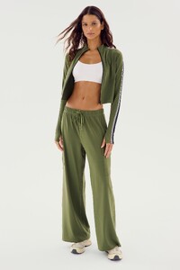 04_LEO_AIRWEIGHT_JACKET_CROP_I2049_ALEX_AIRWEIGHT_CARGO_PANT (1).jpg