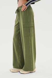 04_LEO_AIRWEIGHT_JACKET_CROP_I2049_ALEX_AIRWEIGHT_CARGO_PANT.jpg