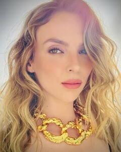 2024-06-18 02.14.48 3392920690221432465_221311838.jpg