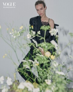 [2024.08.31] voguescandinavia_457516676_18039410885046907_4293313441273556575_n.jpg