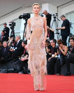 [2024.09.01] stellamaxwell_457625997_871108014975463_7743537556414735211_n.jpg