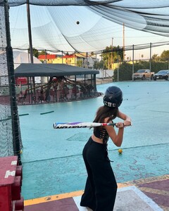 [2024.09.03] victoriajustice_457736971_954664490008248_3752281062836633686_n.jpg