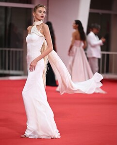 [2024.09.04] stellamaxwell_458281761_499209239637214_9219573743931356725_n.jpg