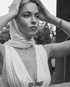 [2024.09.05] flora_and_grace_458282991_1557777284947443_2726868119501706650_n.jpg