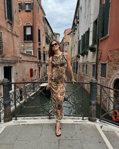 [2024.09.18] barrefaeli_460624844_18461662387041153_6100886221443756703_n.jpg