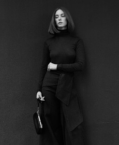 [2024.09.21] carmellarose_460753951_26764394619875198_1387634513502120914_n.jpg