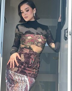 [2024.09.22] haileesteinfeld_460822982_792290199535502_2081186987261843198_n.jpg
