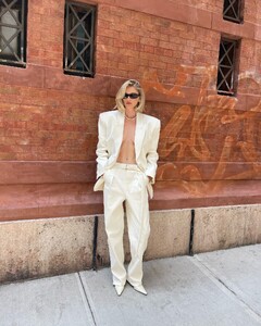 [2024.09.24] helsastudio_461177449_1308276690157666_7895337748867616771_n.jpg