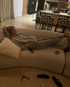 [2024.09.27] barrefaeli_461287925_18463346755041153_293916484412643670_n.jpg