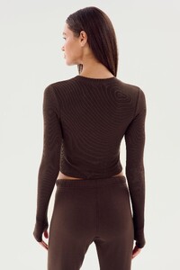 35_LOUISE_RIB_LONG_SLEEVE_CROP_D3097_DKCHOCOLATE_SONJA_FLEEC (1).jpg