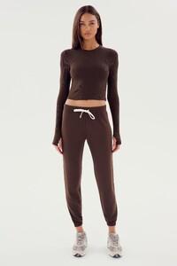 35_LOUISE_RIB_LONG_SLEEVE_CROP_D3097_DKCHOCOLATE_SONJA_FLEEC (3).jpg