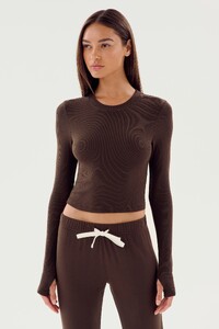 35_LOUISE_RIB_LONG_SLEEVE_CROP_D3097_DKCHOCOLATE_SONJA_FLEEC.jpg