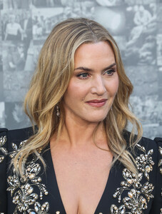 509930176_kate-winslet-lee-003.jpg