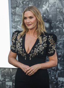 509930359_kate-winslet-lee-014.jpg