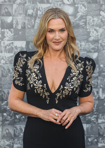 509930375_kate-winslet-lee-015.jpg