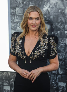 509930396_kate-winslet-lee-016.jpg